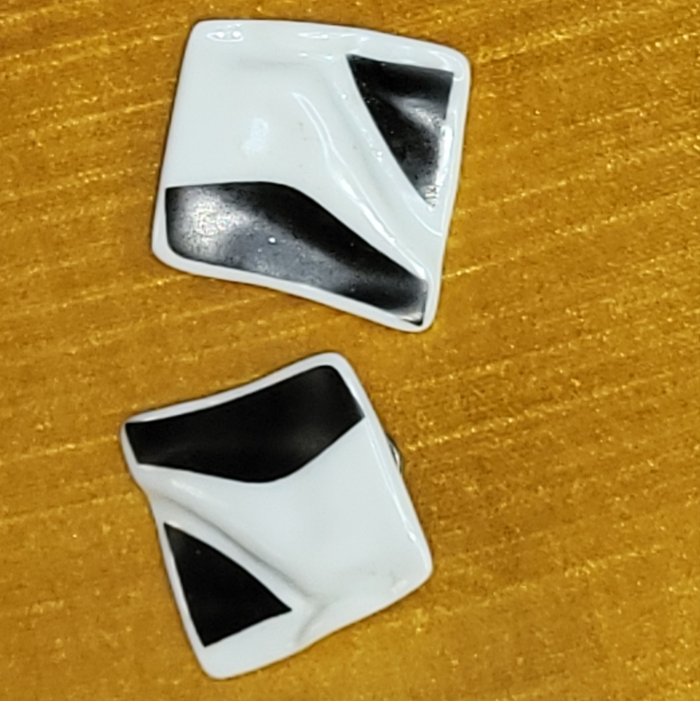 Vintage Geo Clip on Earrings-Black and White